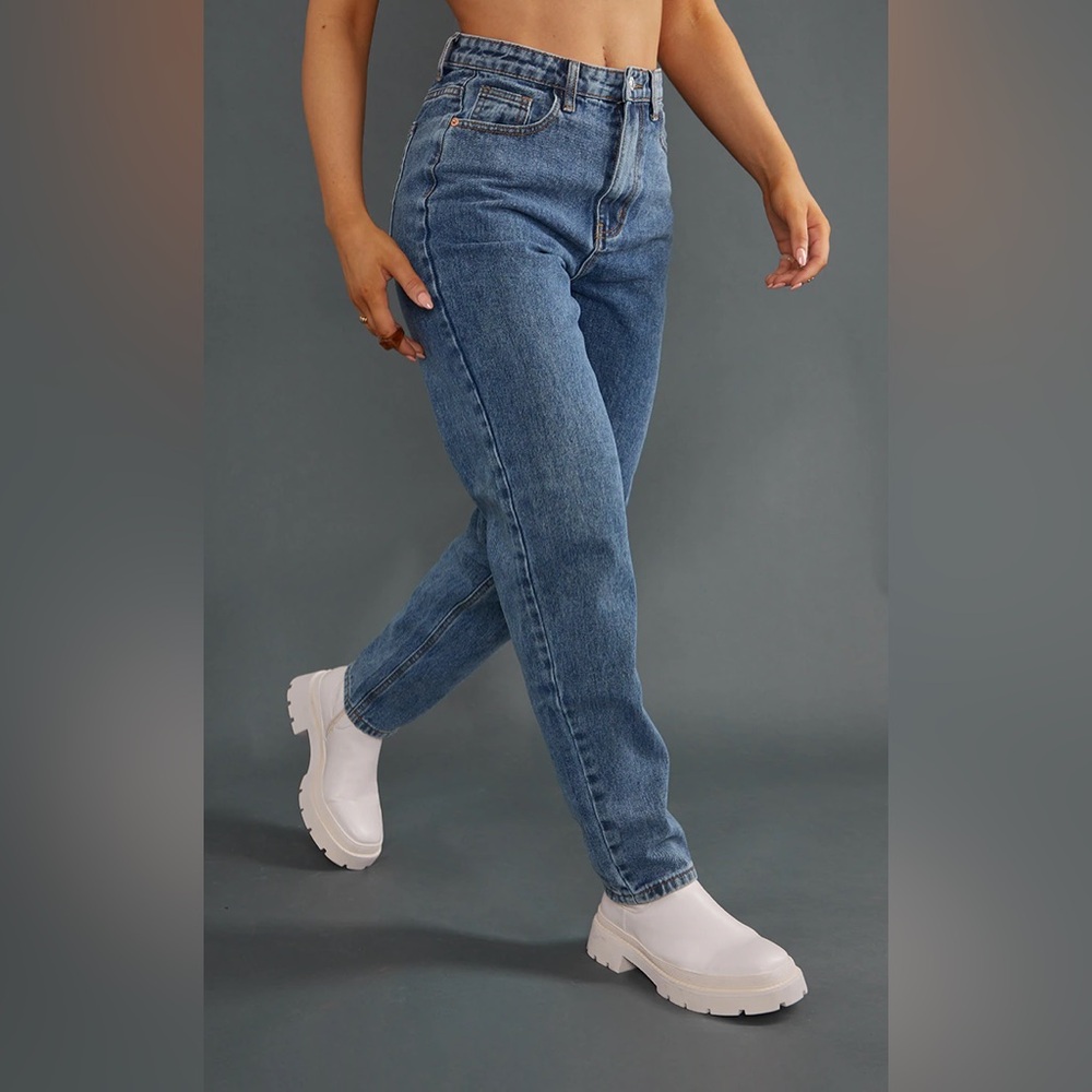 Pretty Little Thing • Vintage Mom Jean